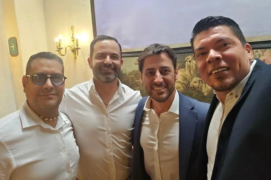 Daniel Cázares con colegas del sector